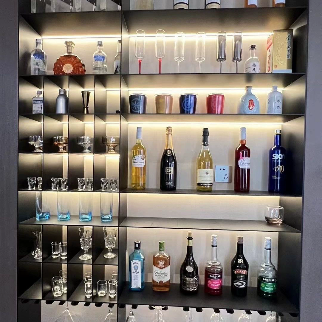 高端住宅酒柜安装案例